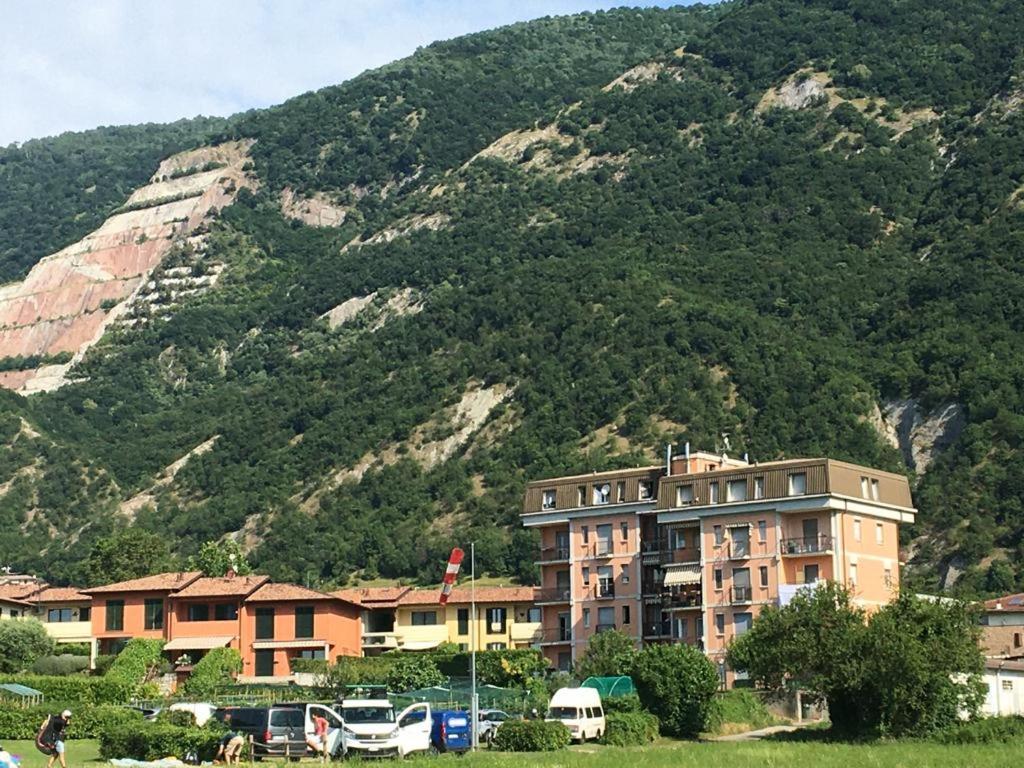 Big Family Bed & Breakfast Suello Экстерьер фото
